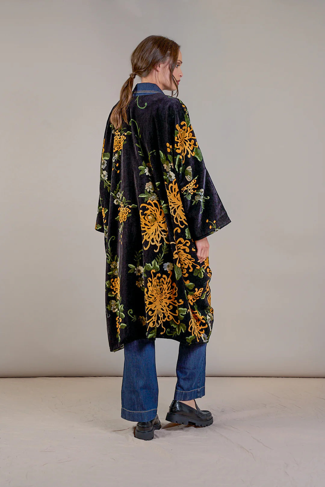 One Hundred Stars Velvet Grande Kimono Black Chrysanthemum