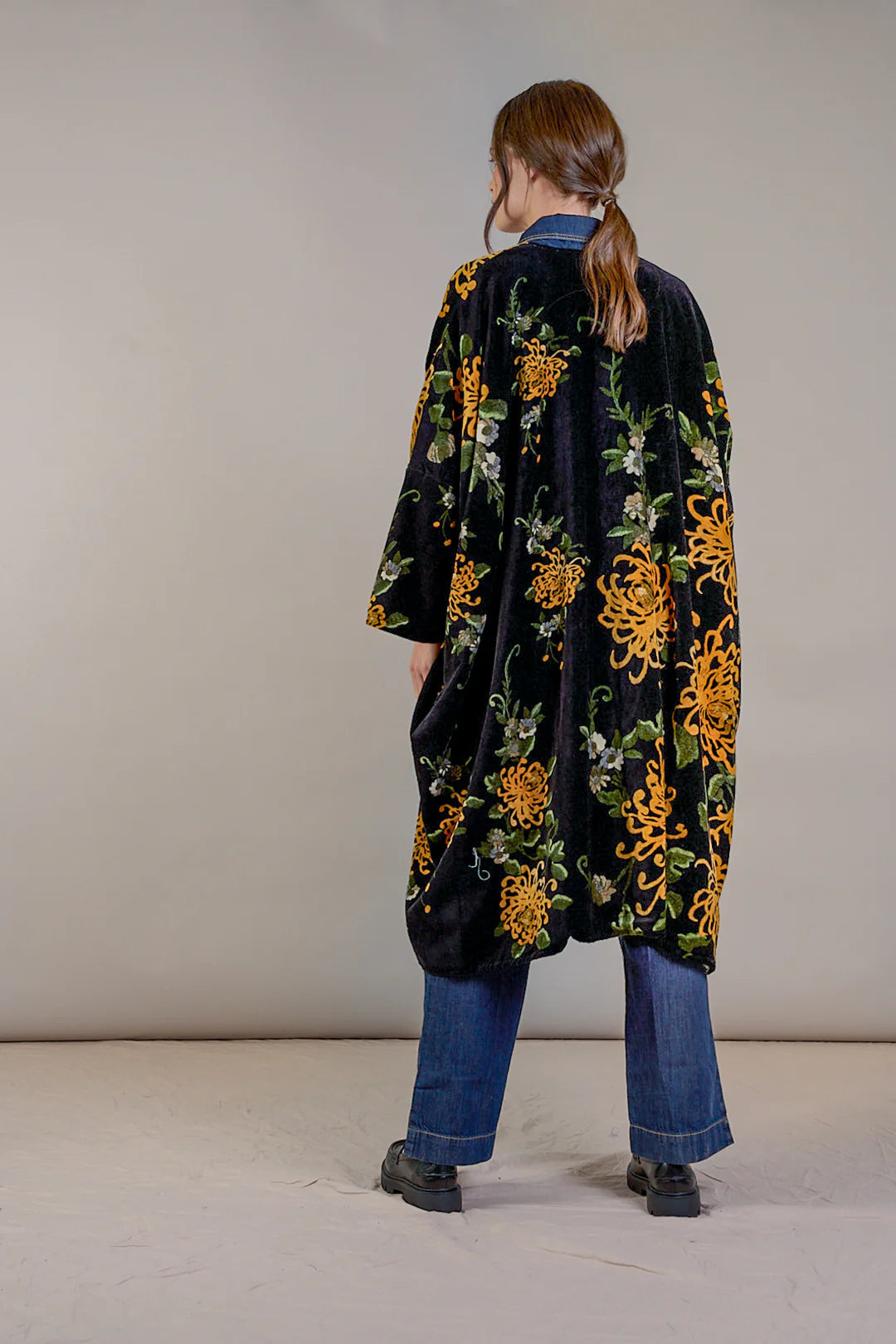 One Hundred Stars Velvet Grande Kimono Black Chrysanthemum